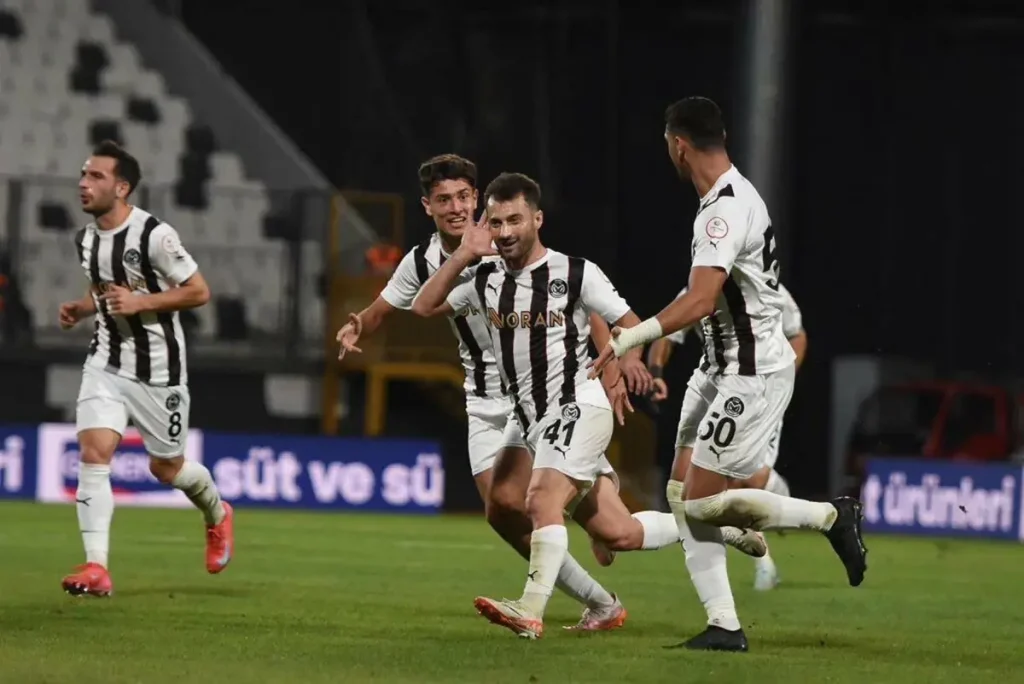 Manisa FK Kritik Maçta Namağlup Erzurumspor’u Konuk Edecek