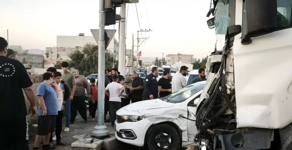Mardin’de Tır ile Otomobil Çarpıştı: 1 Yaralı