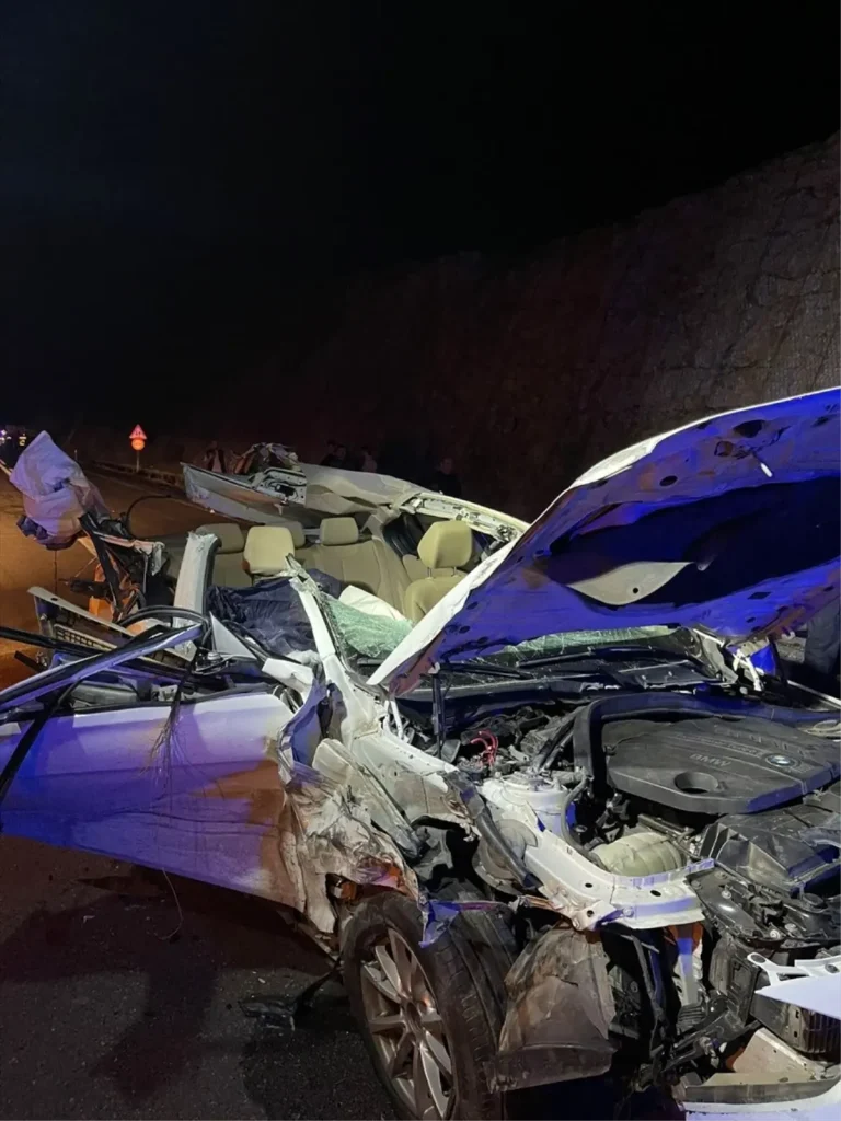 Mersin’de Tıra Çarpan Otomobilde 1 Ölü, 1 Yaralı