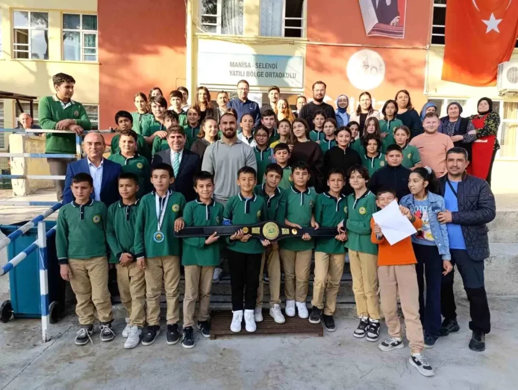 Milli Güreşçi Feyzullah Aktürk’ten Öğrencilere İlham Verici Mesaj