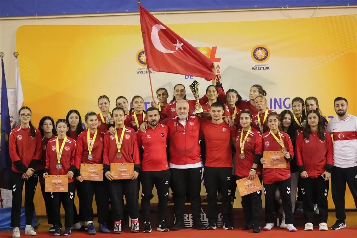 Türkiye 17 Yaş Altı Balkan Güreş Şampiyonu Oldu