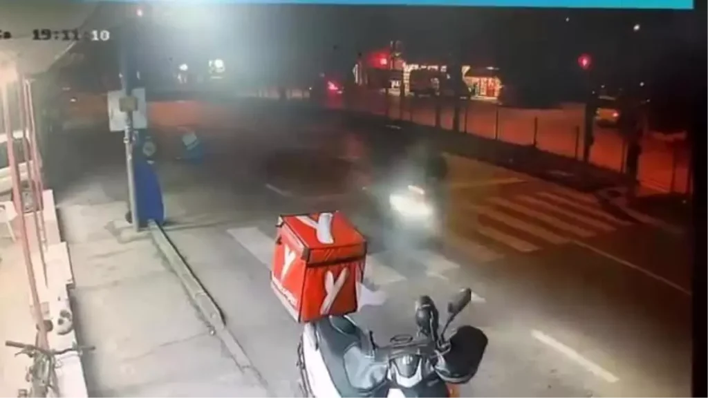 Trafik Kazası: Motosikletli Kurye Ağır Yaralandı