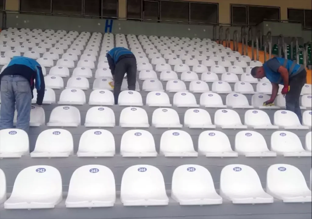 Muğla’da Yükümlüler Stadyum Temizliğinde El Birliğiyle Çalıştı