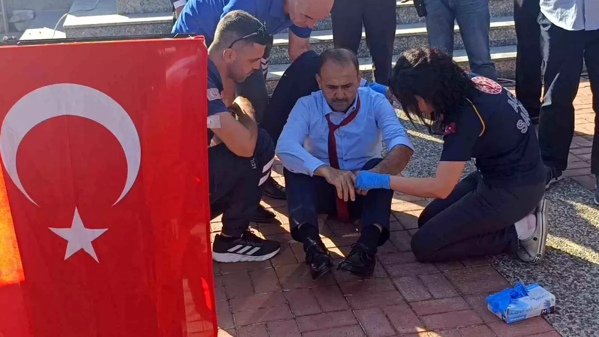 Muhtarlar Günü’nde Konuşurken Bayıldı, Hastaneye Kaldırıldı