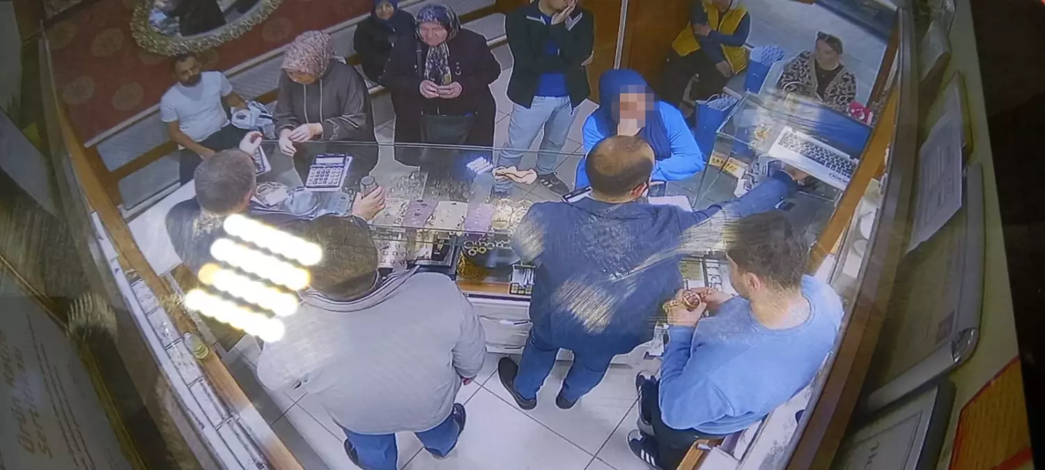 Kuyumcu Dükkanından 300 Bin Liralık Bilezik Çalındı