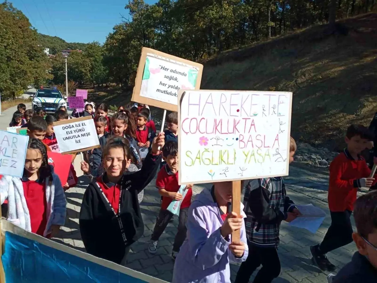 Sağlıklı Yaşam İçin Öğrencilerden Farkındalık Yürüyüşü