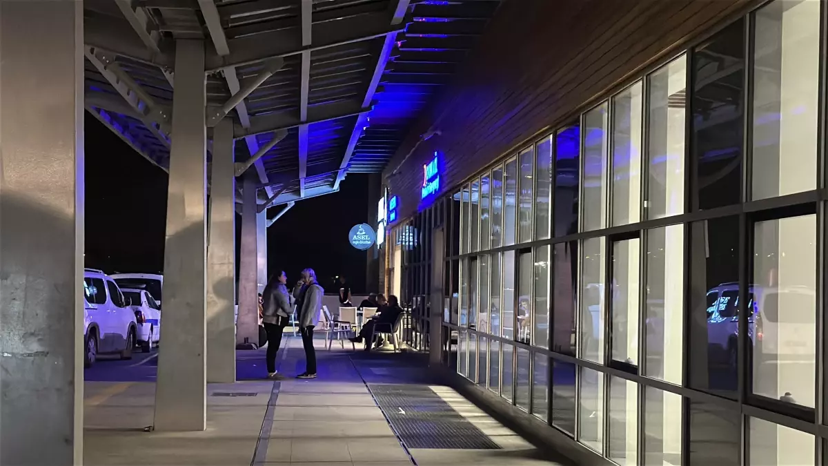 Lise Öğrencileri Yemek Zehirlenmesi Şüphesiyle Hastanede