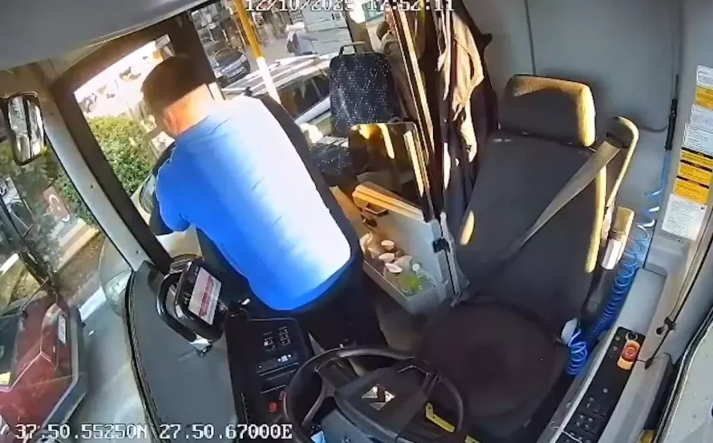 Otobüs Şoförü Hayatları Değiştiriyor: Emekli Öğretmeni Kurtardı