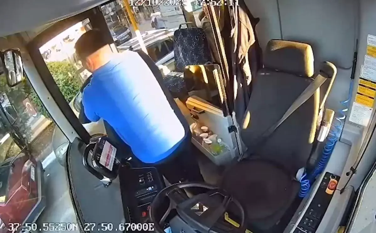 Otobüs Şoförü Hayatları Değiştiriyor: Emekli Öğretmeni Kurtardı