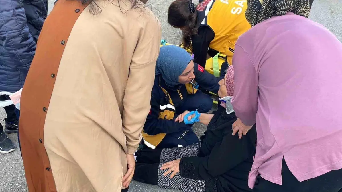 Karaman’da Yaşlı Kadın Otomobilin Çarpması Sonucu Yaralandı
