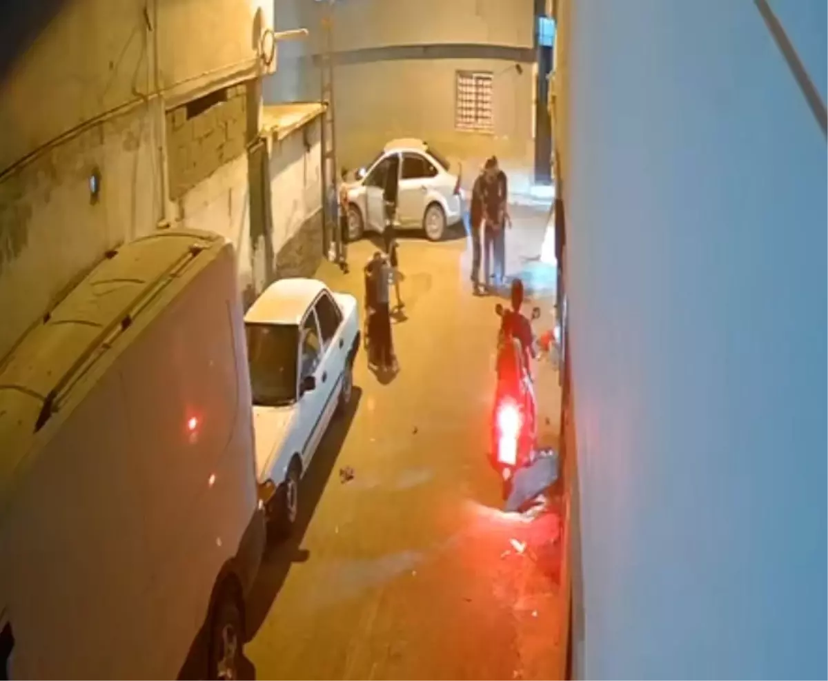 Sahte Polis Kılığındaki Şüpheli Çocuklara Ateş Etti