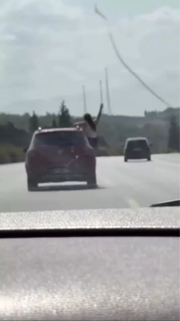 Tehlikeli Yolculuk: Cipte Camdan Dışarı Çıktı