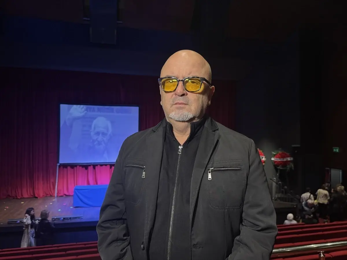 Usta Sanatçı Arif Erkin Güzelbeyoğlu’nu Kaldırdı