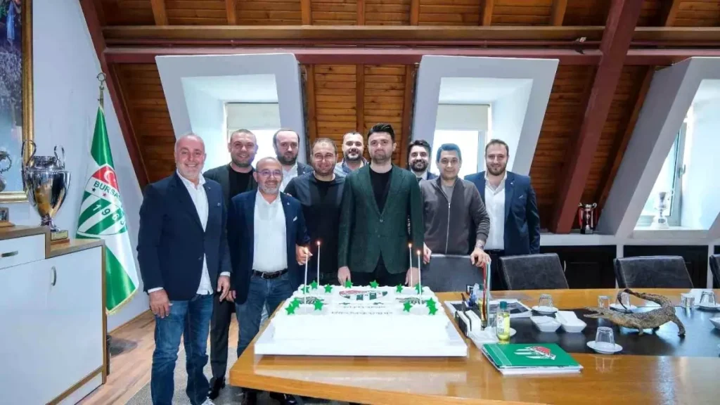 Bursaspor’da Başkan Enes Çelik’in Doğum Günü Kutlandı