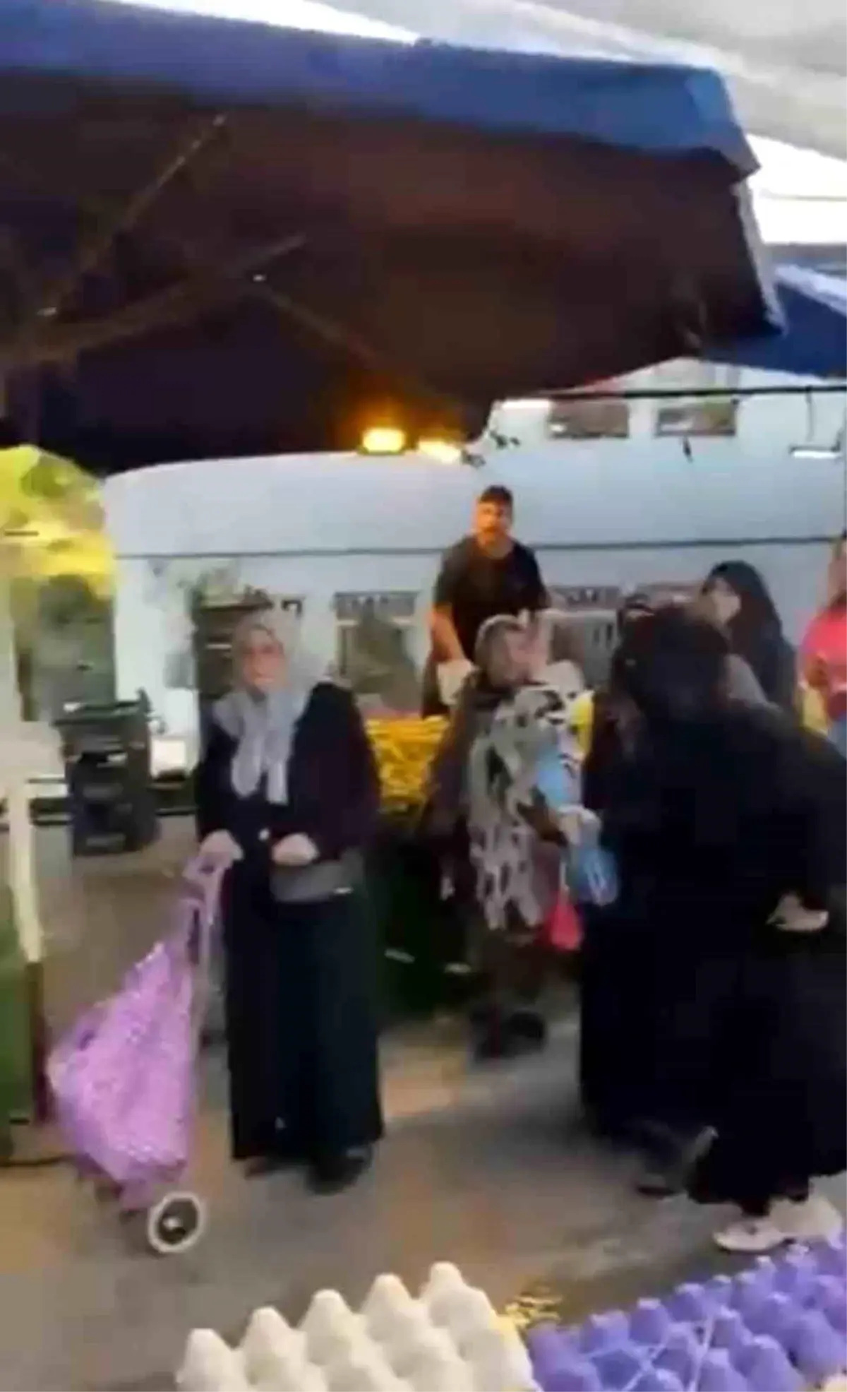 Pazarda Peçeli Hırsızlık Girişimi Güvenlik Kamerasında