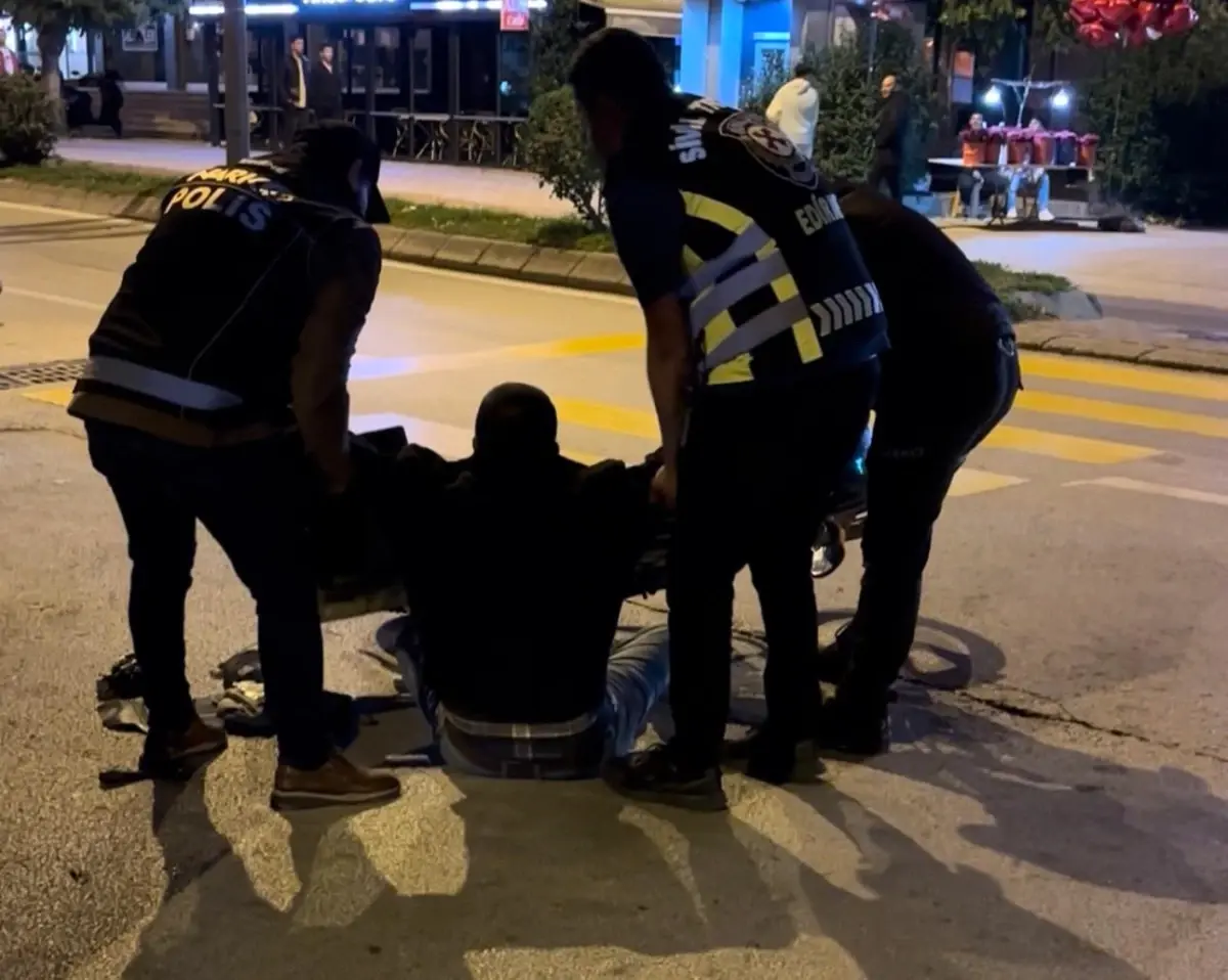 Alkollü Sürücü Polis Noktasında Dengesini Kaybetti