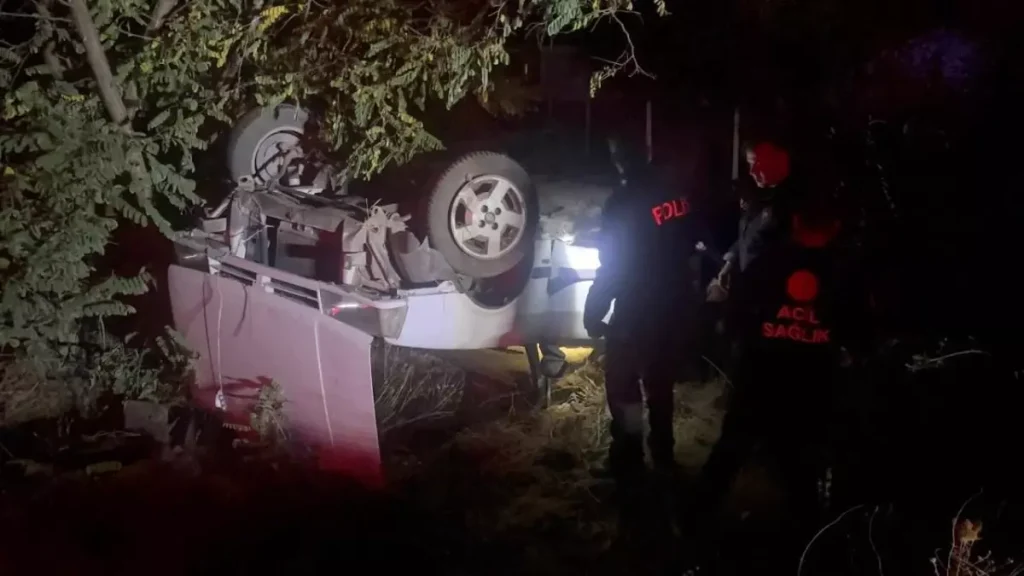 Polisten Kaçan Otomobil Şarampole Uçtu: 2 Yaralı