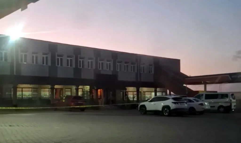 Restoranda Yemek Yiyenlere Tabancayla Ateş Açıldı