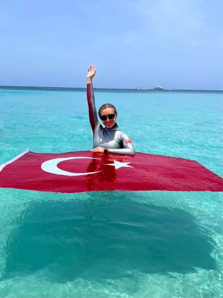 Rekor Denemesiyle Dayanışma Mesajı