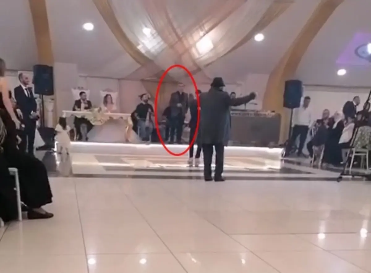 Sahnede Şarkı Söylerken Hayatını Kaybeden Sanatçı Yüksel Kader