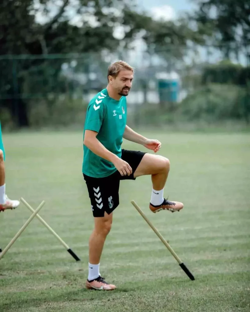 Sakaryaspor’da Caner Erkin ve Burak Altıparmak Affedildi