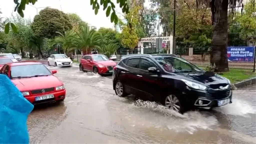 Samsun’u Sellerle Kaplan Sağanak