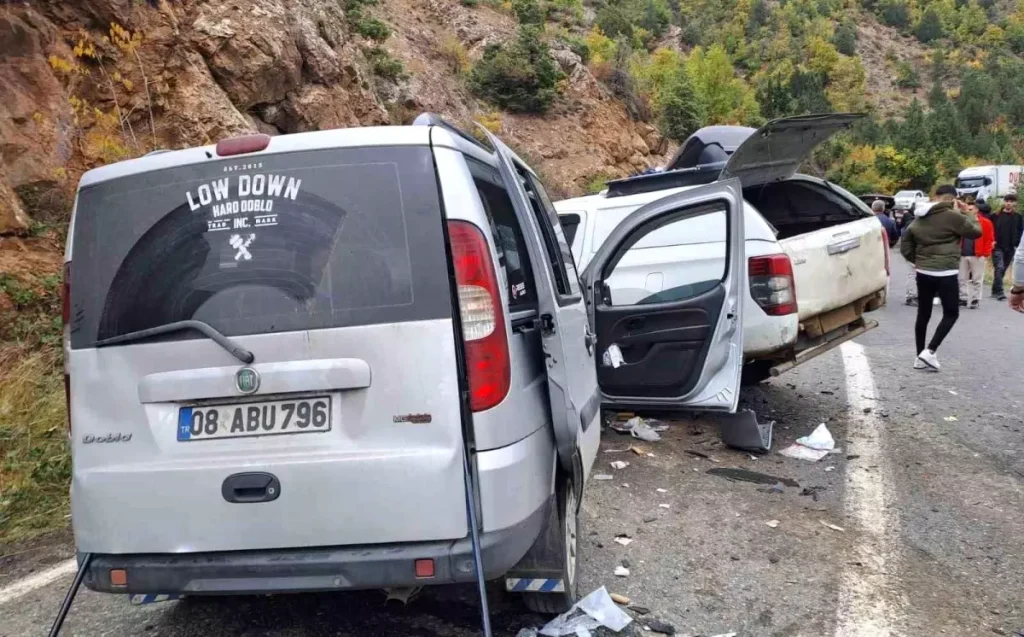 Trafik Kazasında Yaralanan Genç Hayatını Kaybetti