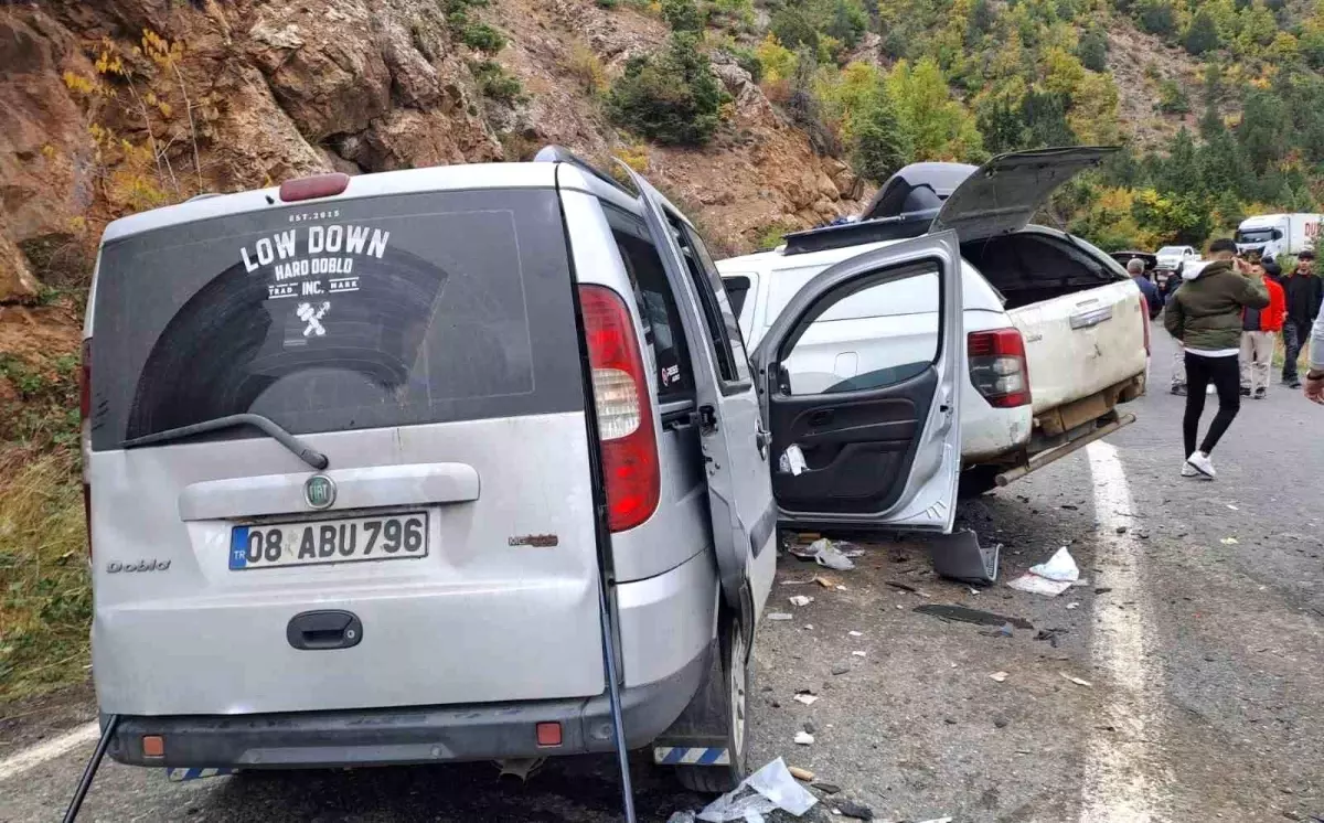 Trafik Kazasında Yaralanan Genç Hayatını Kaybetti