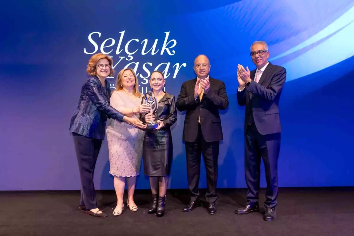 Bilim İnsanı Prof. Dr. Elif Uysal Selçuk Yaşar Ödülü’nü Aldı