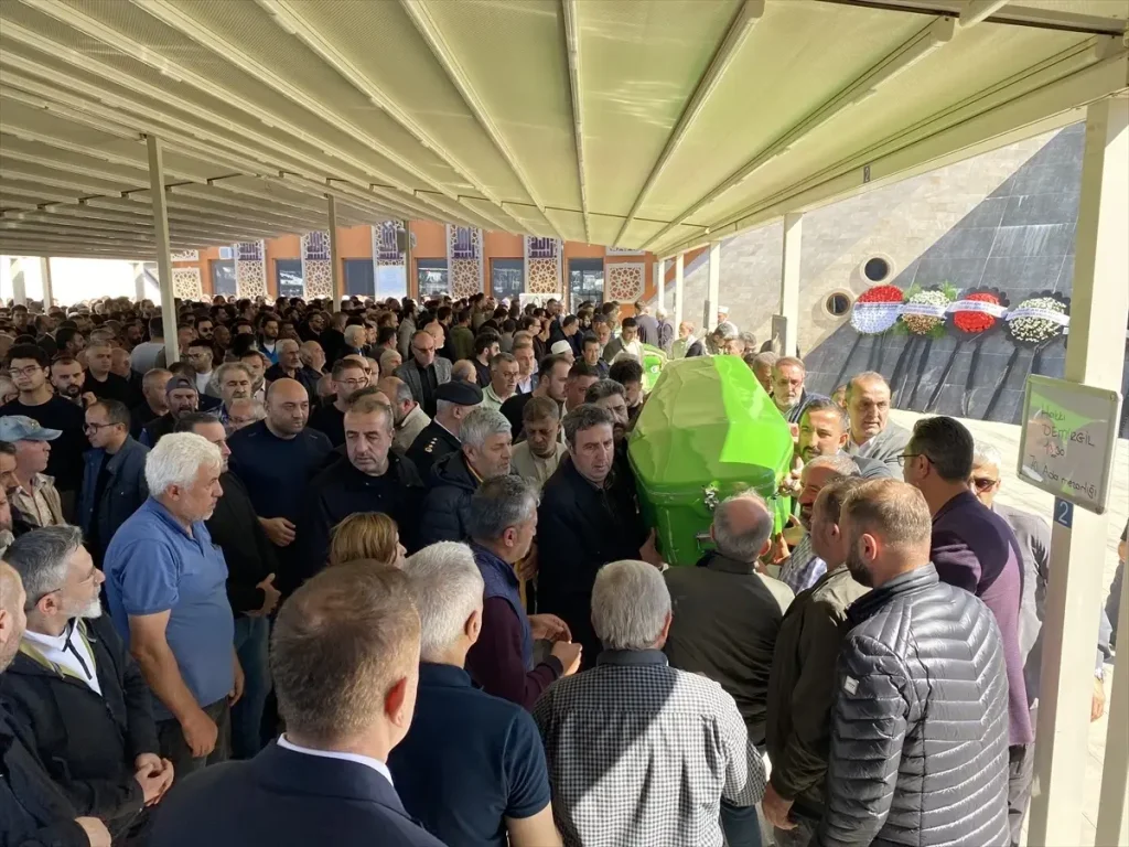 Sivas’ta Esnaf Liderinin Babası Hakkı Demirgil Toprağa Verildi