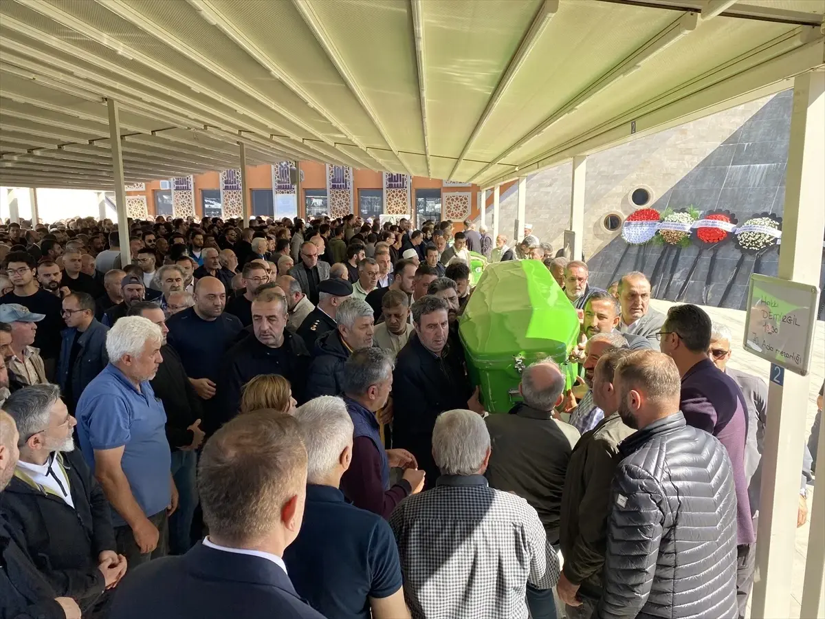 Sivas’ta Esnaf Liderinin Babası Hakkı Demirgil Toprağa Verildi