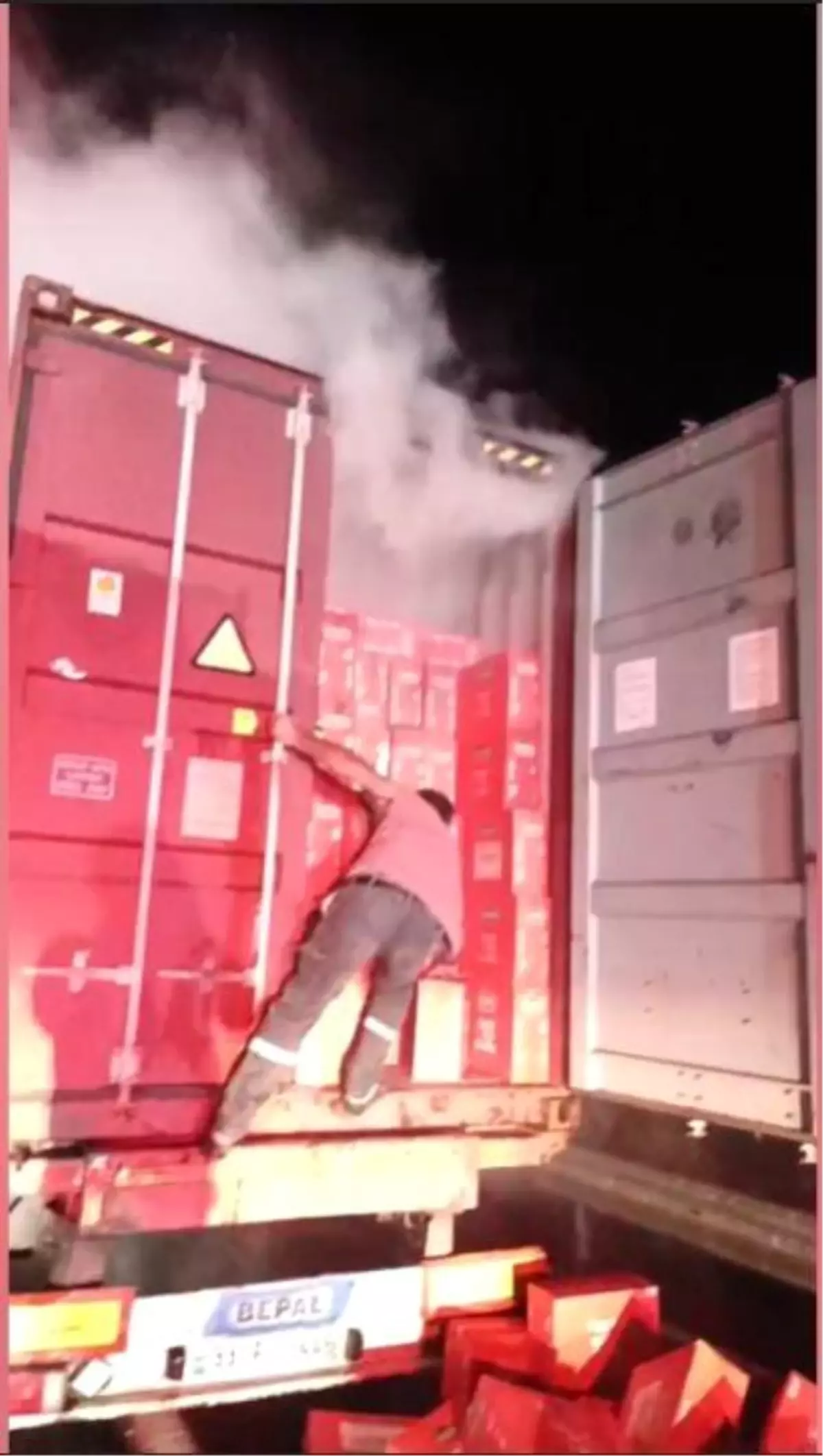 “Tırın Alev Alması Makarna Yükünü Zarara Uğradı”