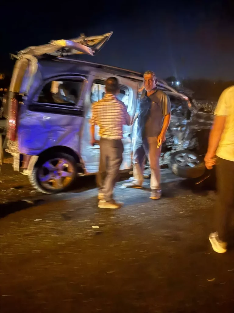 Siirt’te Fıstık İşçilerini Taşıyan Minibüs Kazası