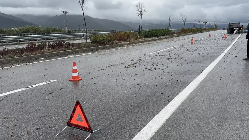 Su Birikintisi Kaosu: Aile Yara Almadan Kurtuldu