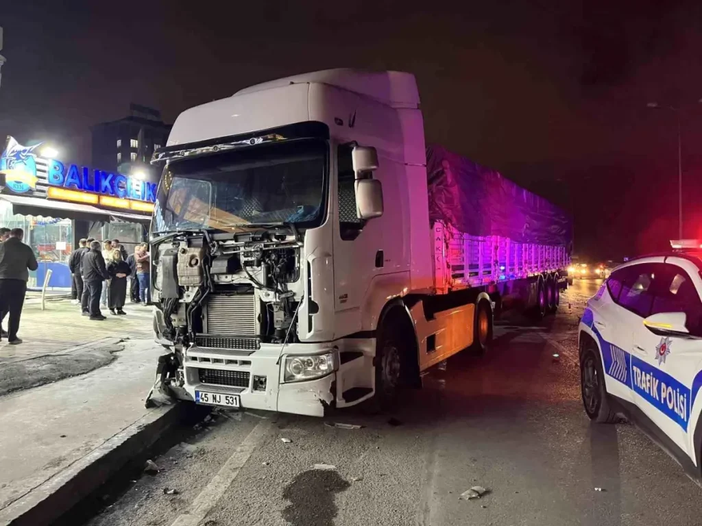 İstanbul Sultangazi’de Tır Kazası: 1 Yaralı