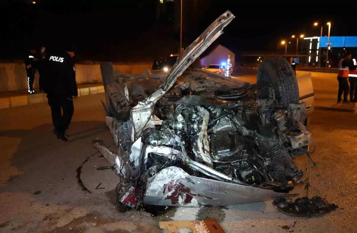 “Kontrol Kaybı: Otomobil Takla Attı, İki Kişi Yaralandı”