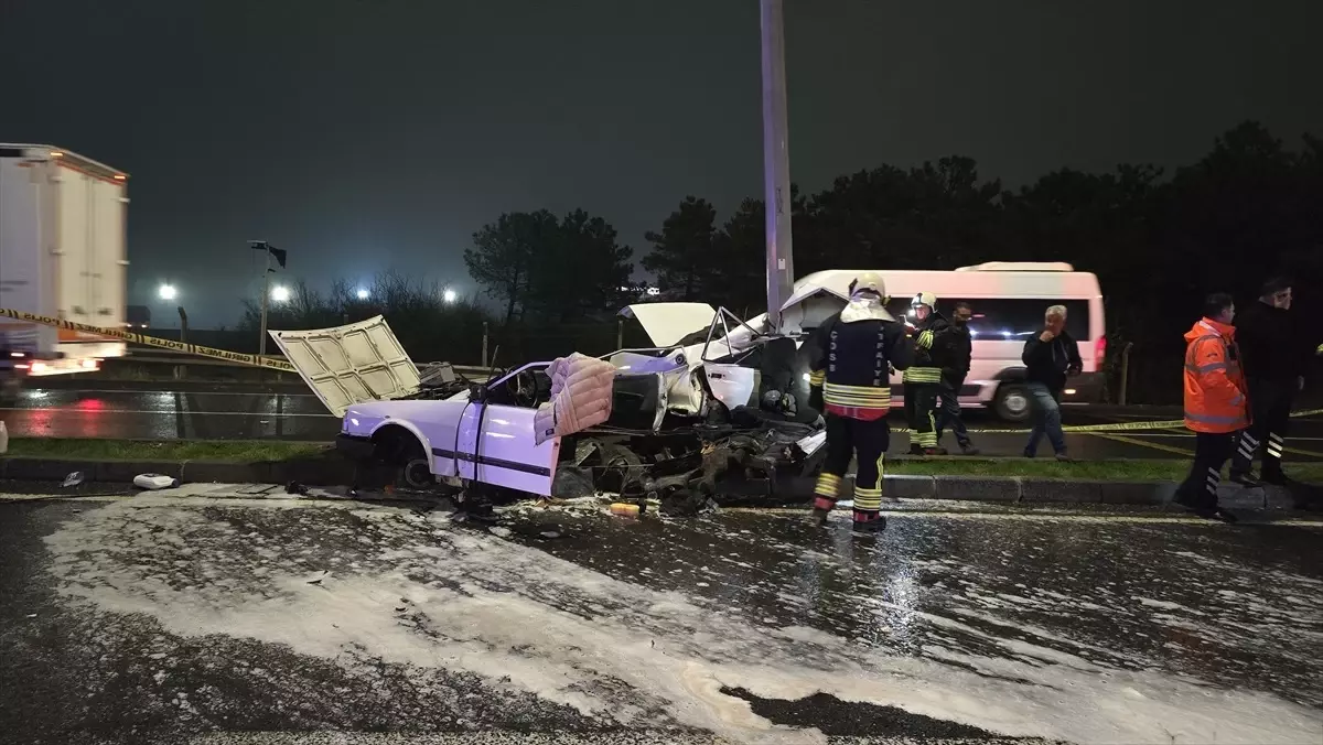 Tekirdağ’da Aydınlatma Direğine Çarpan Otomobilin Sürücüsü Yaralandı