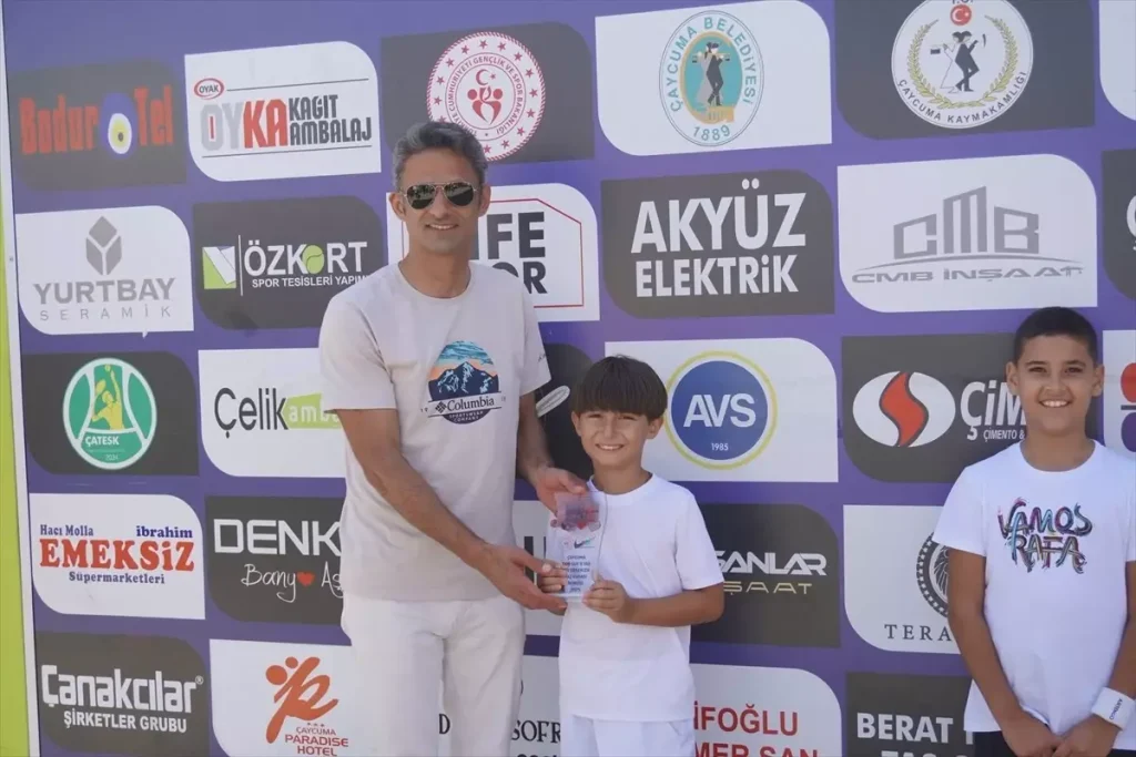 Sporcu Kaymakamın Tenis Projesi