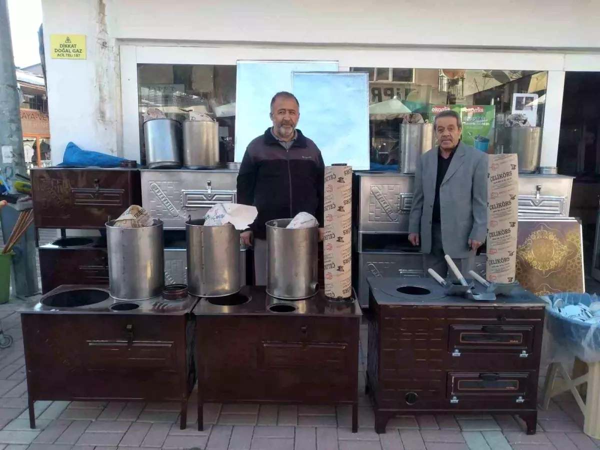 Erzincan’da Kışın Gelmesiyle Sobalar Satışa Çıkarıldı