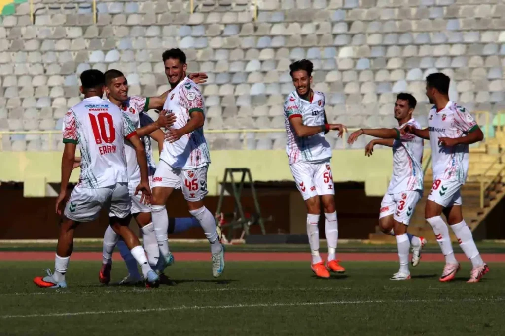 Karşıyaka, İzmir Çoruhlu FK’yı 4-0 Mağlup Etti