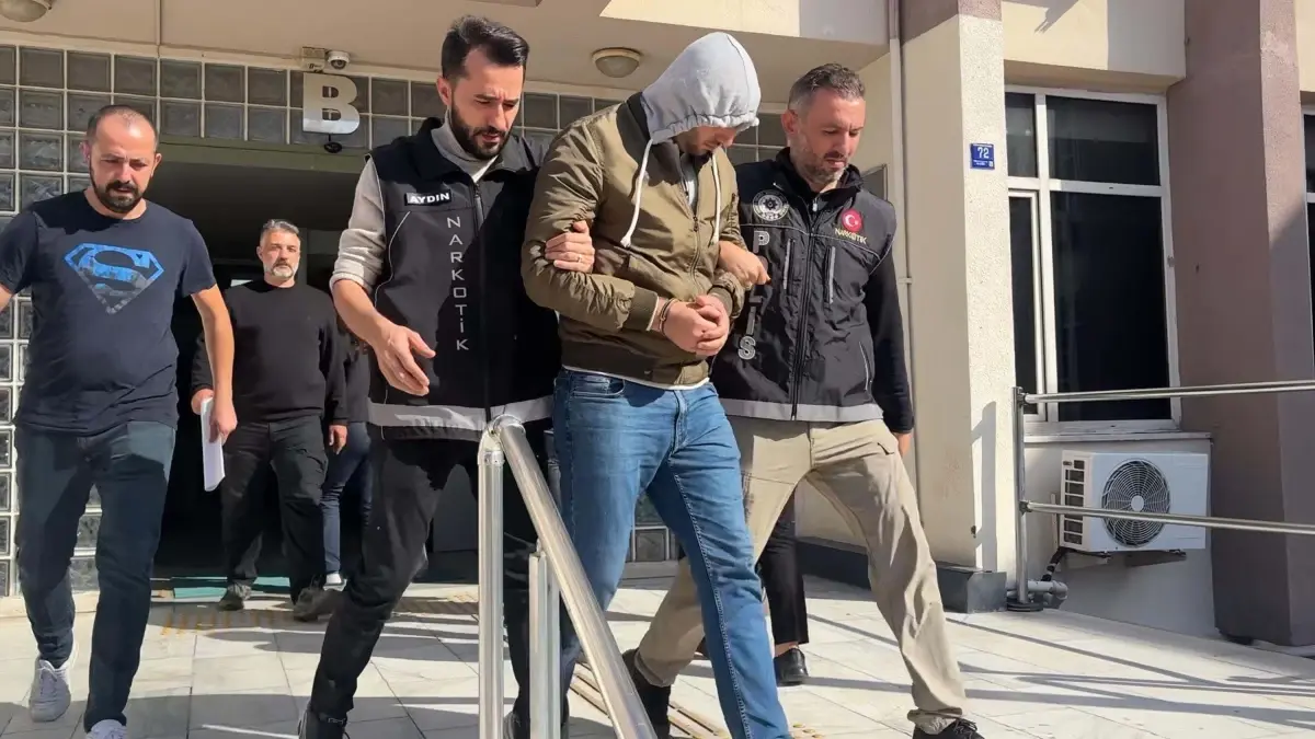 Uyuşturucu Tedarikçisi ‘Torbacılara’ Destek Verirken Yakalandı