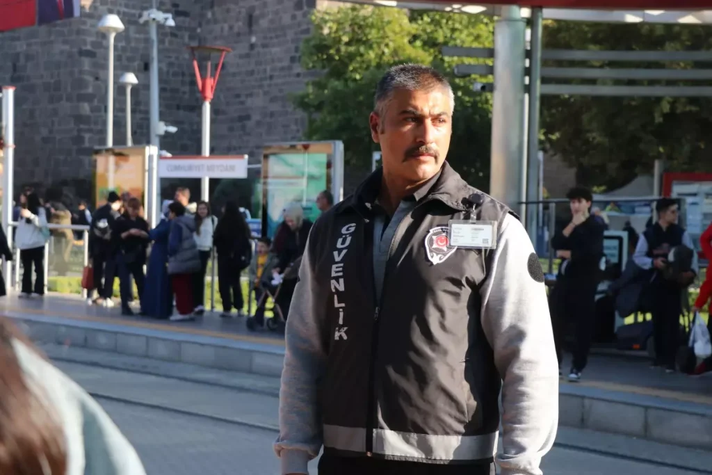 Güvenlik Görevlisi: Yolculardan Uyarılara Dikkat Etmelerini İstiyorum