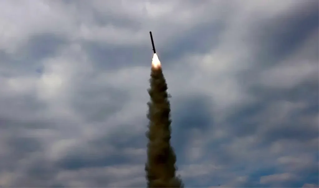 Kuzey Kore, ABD Başkanı Trump’ın Güney Kore Ziyareti Öncesinde Füze Denemesi Yaptı