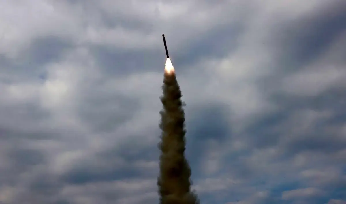 Kuzey Kore, ABD Başkanı Trump’ın Güney Kore Ziyareti Öncesinde Füze Denemesi Yaptı