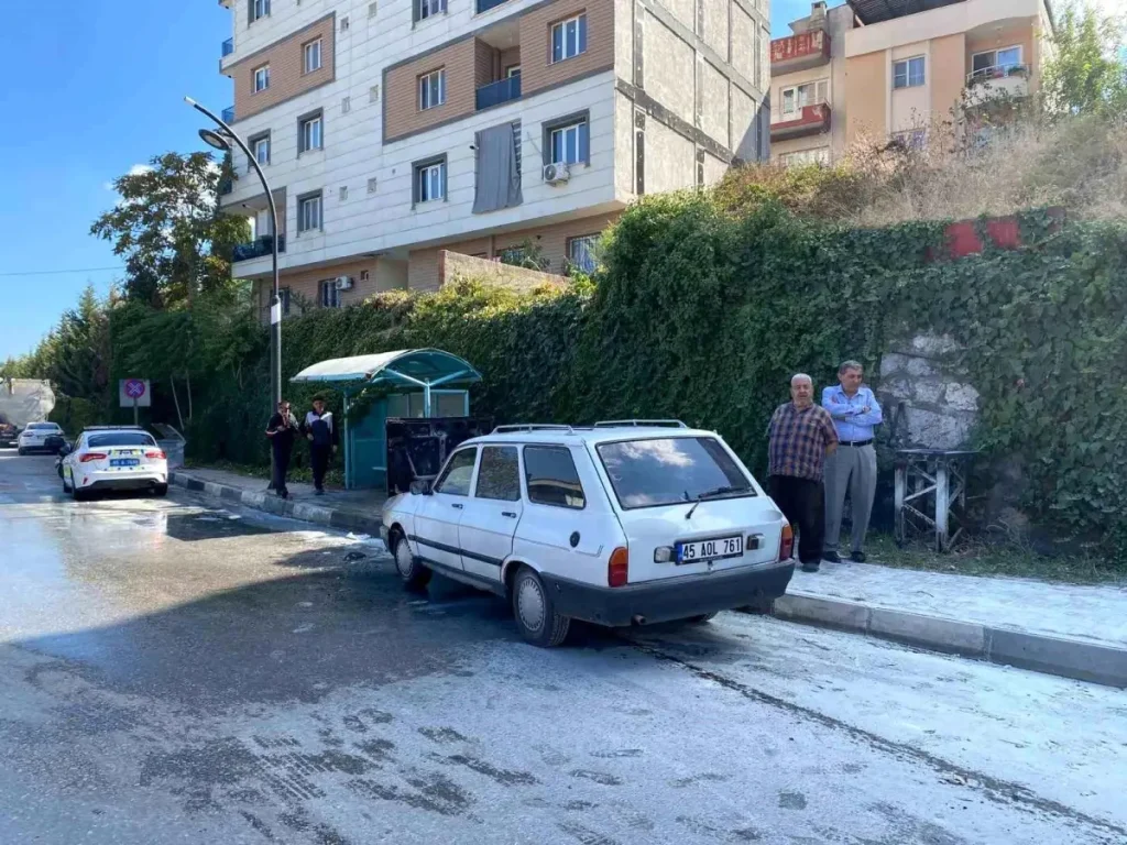 Turgutlu’da Seyir Halindeki Otomobil Alev Aldı