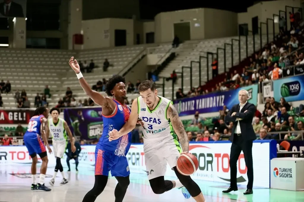 TOFAŞ, Onvo Büyükçekmece’yi 21 sayı farkla geçti