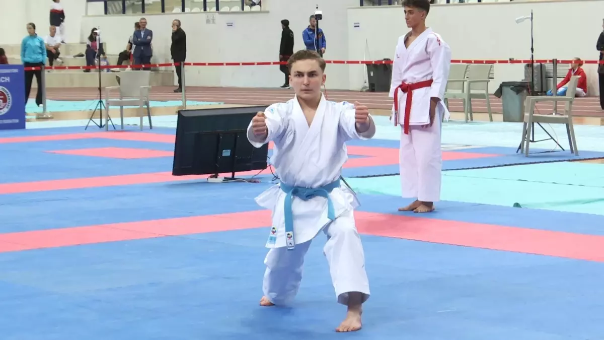 Karate Şampiyonası Elazığ’da Başladı: 1200 Sporcu Bir Araya Geldi