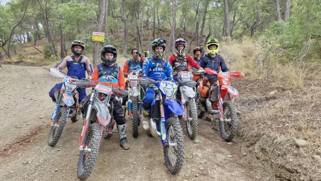 Ünlü Sporcu Gençlere Enduro Sürüşü Eğitimi Verdi