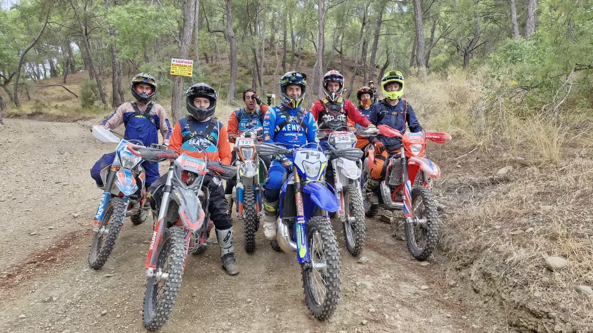 Ünlü Sporcu Gençlere Enduro Sürüşü Eğitimi Verdi