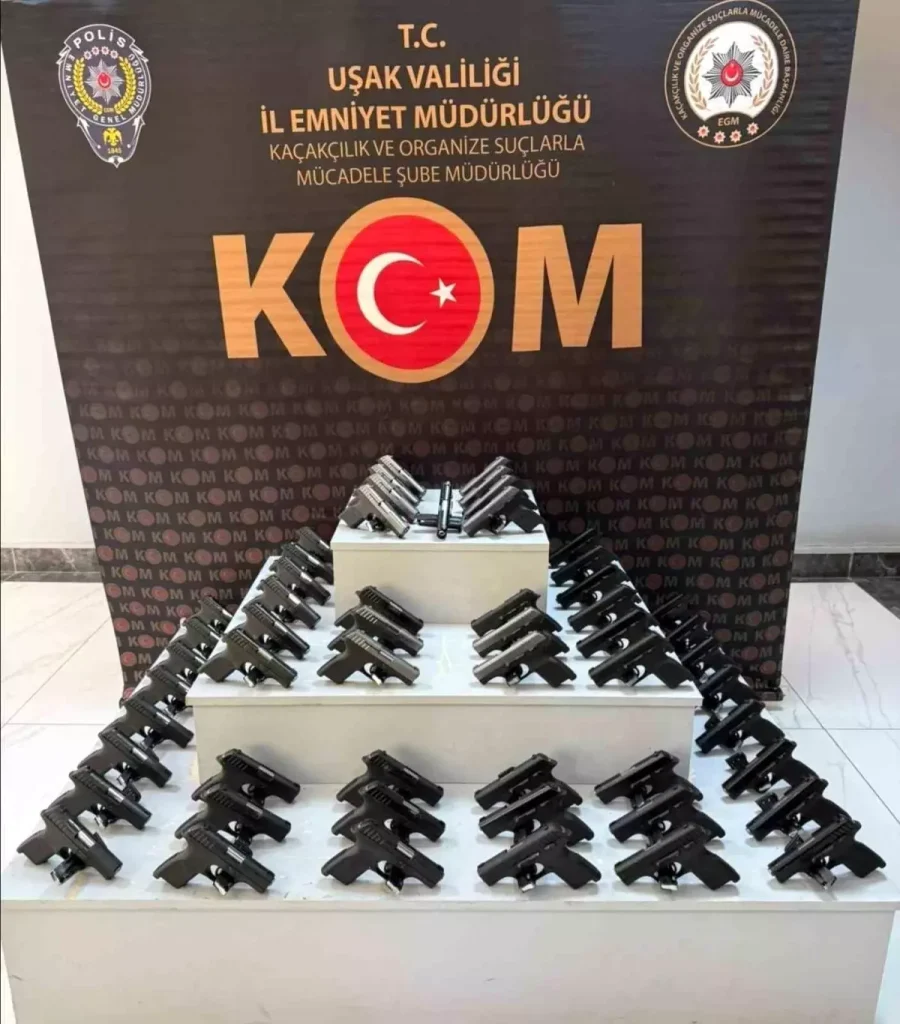 Uşak’ta Otobüste 55 Ruhsatsız Tabanca Ele Geçirildi